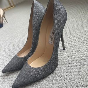 Jimmy Choo size 40 pumps (size 9 us). Worn total of 2x.

I paid approx $700.